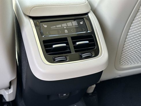 New 2026 Volvo XC60 B5 Ultra w/ Climate Package image 10