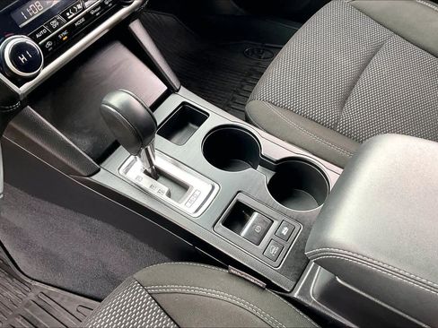 Used 2018 Subaru Outback 2.5i Premium image 16