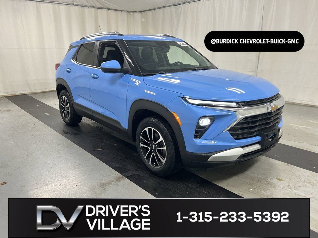 Certified 2024 Chevrolet TrailBlazer LT w/ LT Cold Weather Package AWD/4WD image 1