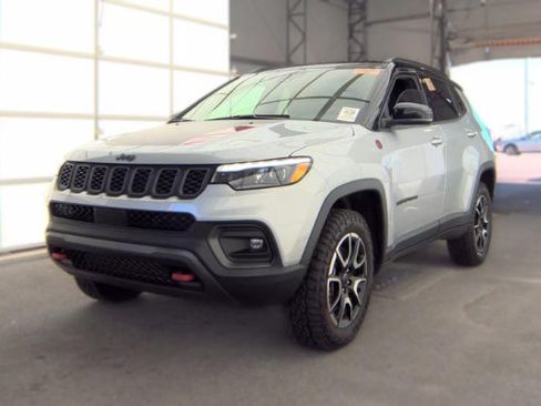 Used 2025 Jeep Compass Trailhawk w/ Trailhawk Elite Group AWD/4WD image 4