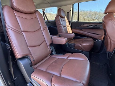 Used 2019 Cadillac Escalade ESV Luxury image 23
