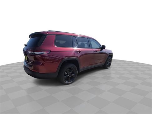 Used 2025 Jeep Grand Cherokee L Limited w/ Black Appearance Package image 8
