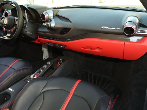 Used 2022 Ferrari F8 Tributo image 13