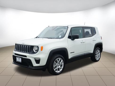 Used 2023 Jeep Renegade Latitude image 3