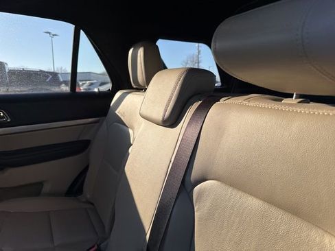 Used 2018 Ford Explorer XLT w/ Equipment Group 202A image 8