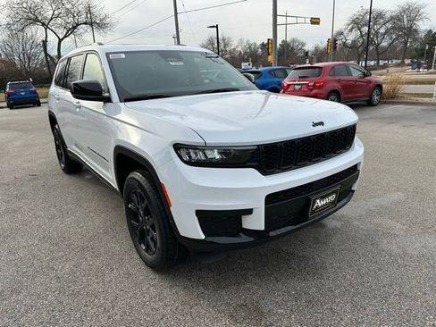 New 2025 Jeep Grand Cherokee Altitude AWD/4WD image 4