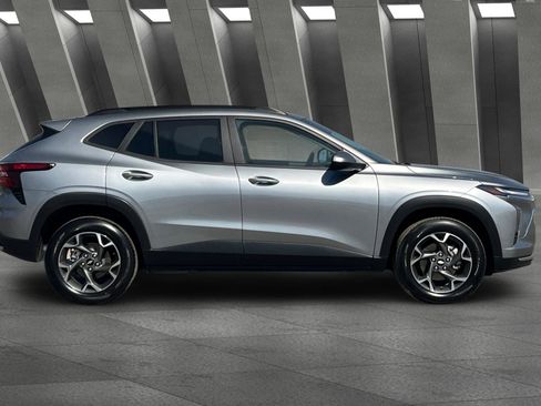 Certified 2024 Chevrolet Trax LT image 3