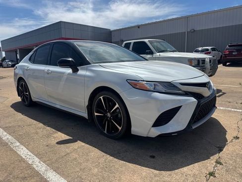 Used 2020 Toyota Camry XSE FWD image 3
