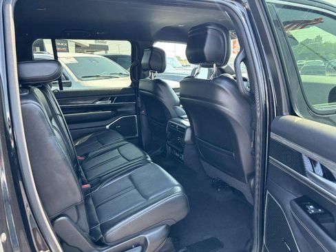 Used 2024 Jeep Wagoneer L Series II w/ Flexible Seating Group AWD/4WD image 13