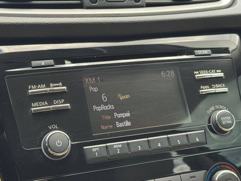 Used 2016 Nissan Rogue S w/ Appearance Package FWD image 4