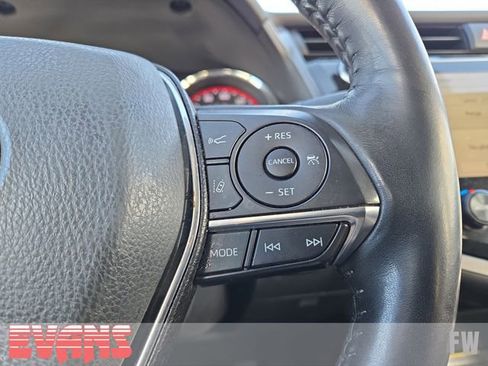 Used 2020 Toyota Camry XSE image 14