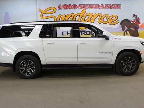Used 2023 Chevrolet Suburban Z71 w/ Luxury Package AWD/4WD image 1