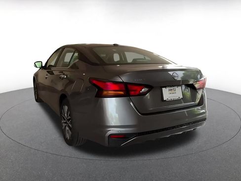 Used 2025 Nissan Altima 2.5 SV FWD image 10