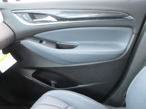 Used 2023 Buick Enclave Essence image 31