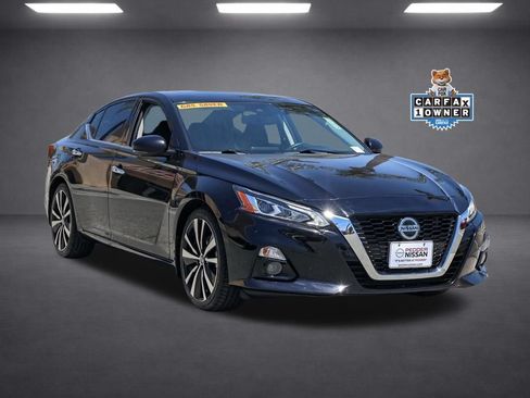 Used 2020 Nissan Altima 2.5 Platinum FWD image 2