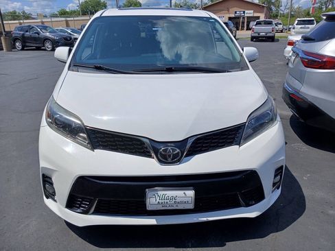 Used 2019 Toyota Sienna SE FWD image 5