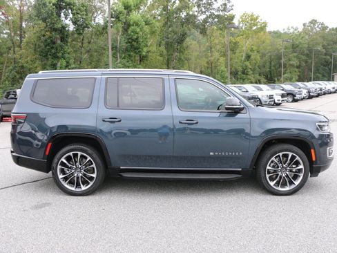 Used 2023 Jeep Wagoneer Series II w/ Premium Group I AWD/4WD image 9