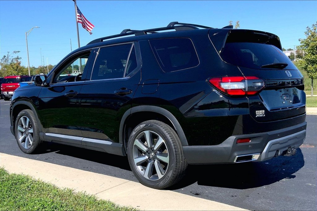 Used 2023 Honda Pilot Touring image 2