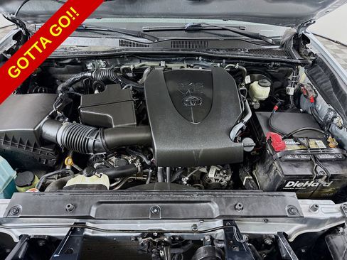 Used 2021 Toyota Tacoma TRD Sport AWD/4WD image 28