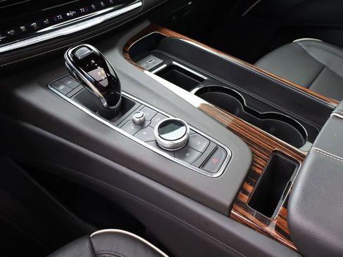 Used 2024 Cadillac Escalade Premium Luxury image 29