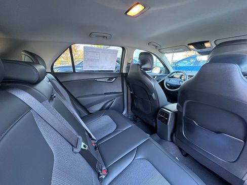New 2026 Kia Niro EX image 16