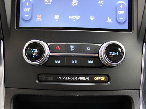 Used 2024 Ford Edge Titanium image 41