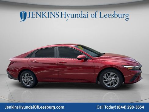 Certified 2024 Hyundai Elantra SEL FWD image 2