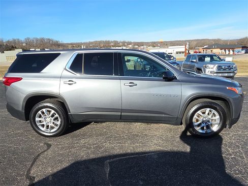 Used 2020 Chevrolet Traverse LS image 9