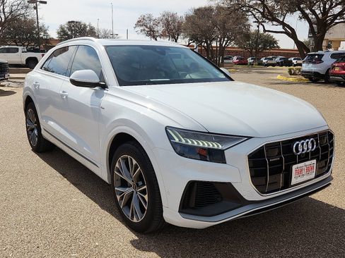 Used 2023 Audi Q8 Premium Plus image 6