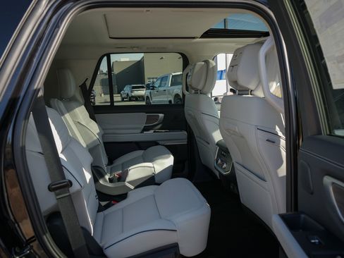 New 2026 Ford Expedition Platinum w/ Platinum Ultimate Package AWD/4WD image 35
