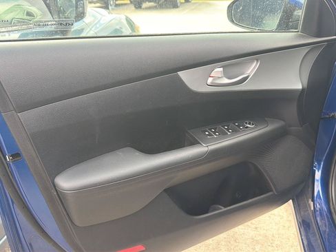 Used 2023 Kia Forte LXS w/ LXS Technology Package FWD image 9