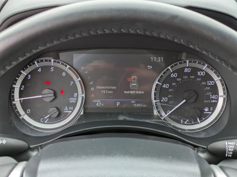 Used 2023 Toyota Highlander LE AWD/4WD image 10