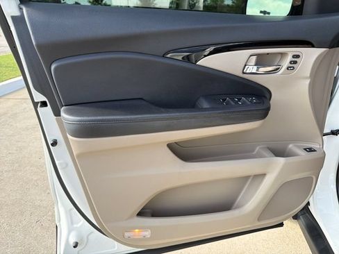 Used 2019 Honda Pilot Elite image 12