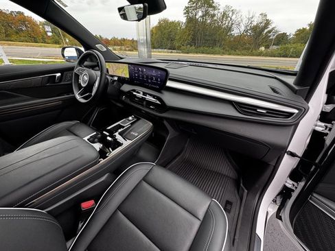 Used 2025 Buick Enclave Avenir w/ Super Cruise Package image 13