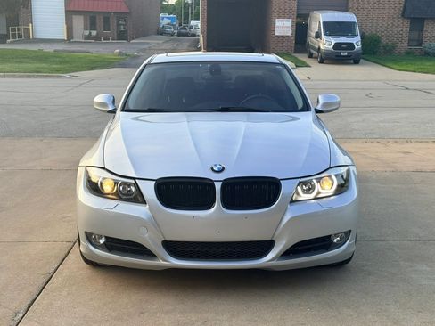 Used 2011 BMW 328i xDrive Sedan AWD/4WD image 2