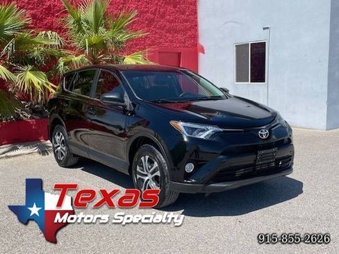 Used 2018 Toyota RAV4 LE FWD image 1