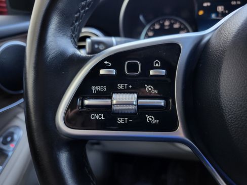 Used 2022 Mercedes-Benz GLC 300 4MATIC image 11