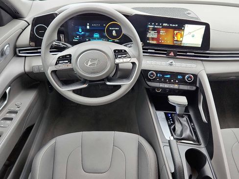 Used 2024 Hyundai Elantra SEL image 11