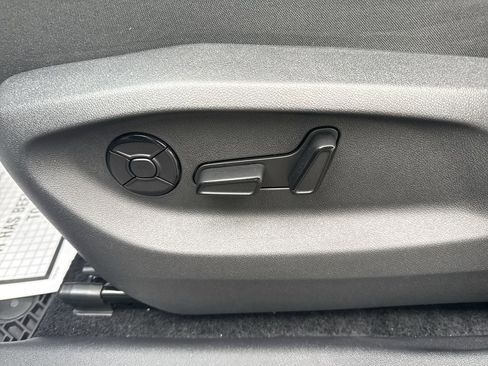 New 2026 Volkswagen Tiguan SE R-Line AWD/4WD image 11