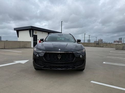 Used 2020 Maserati Levante AWD/4WD image 6