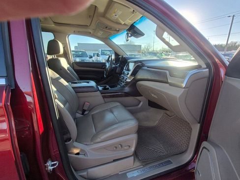 Used 2017 Chevrolet Suburban LT image 23