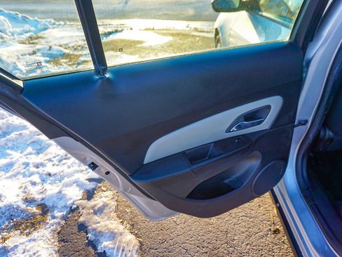 Used 2014 Chevrolet Cruze LS image 24