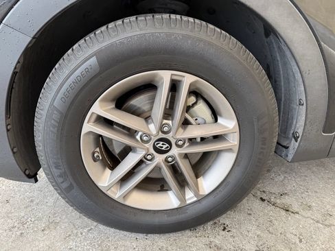 Used 2017 Hyundai Santa Fe Sport FWD image 4