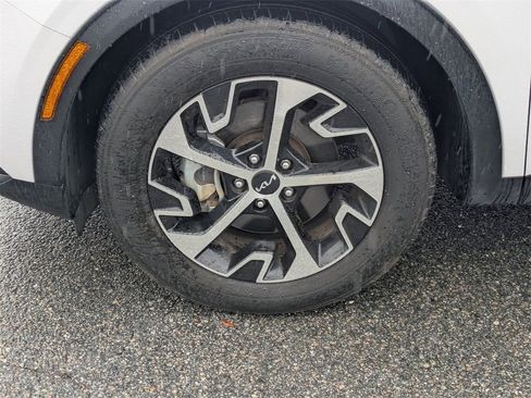 Used 2023 Kia Sportage EX image 9