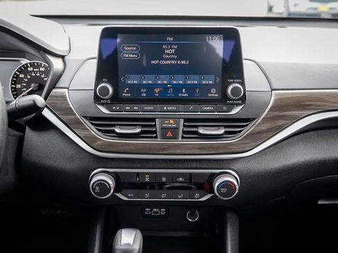 Used 2024 Nissan Altima 2.5 SV image 22