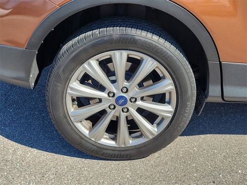 Used 2017 Ford Escape Titanium image 5