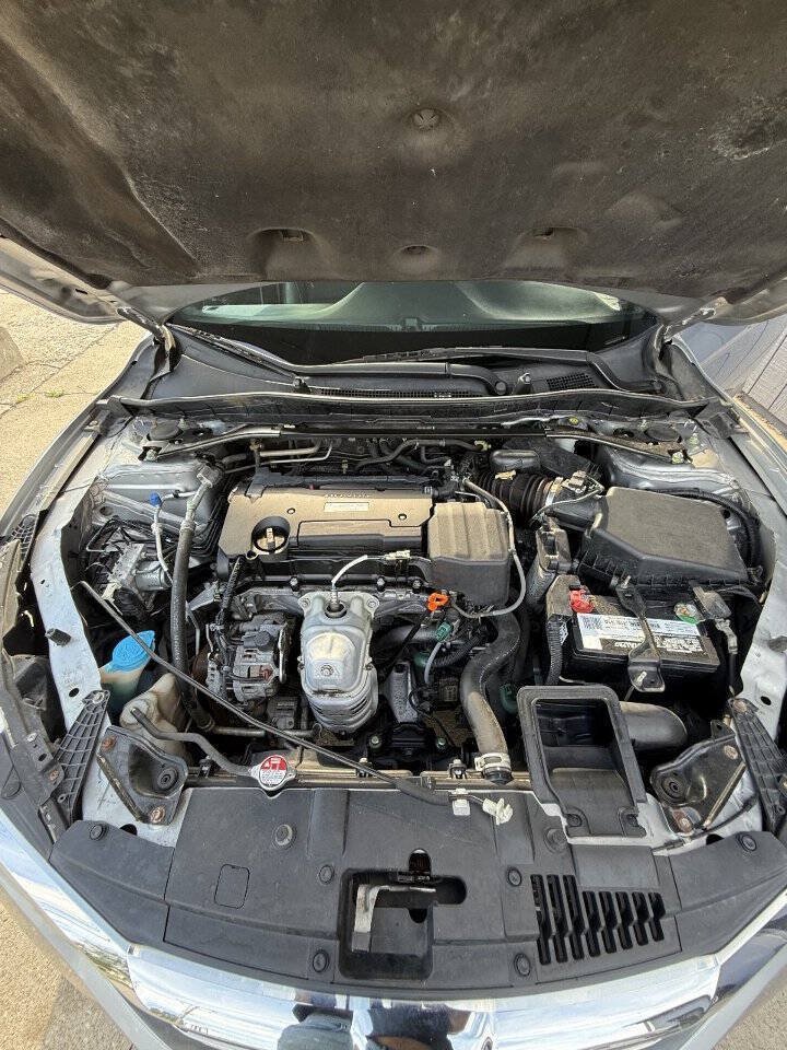 Used 2017 Honda Accord Sport image 14