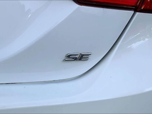 Used 2019 Toyota Camry SE image 9