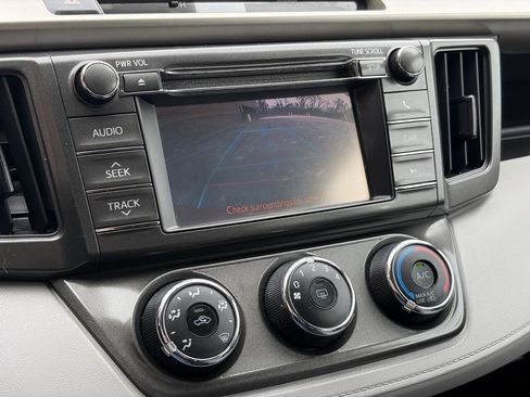 Used 2013 Toyota RAV4 LE AWD/4WD image 28
