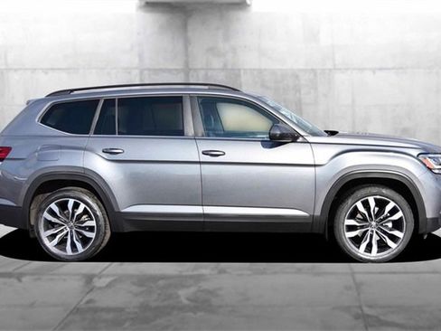 Certified 2022 Volkswagen Atlas SE image 5